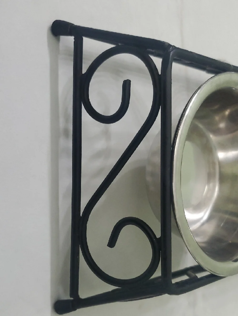 Elevated Double Stainless Steel Pet Bowls in Black Iron Stand